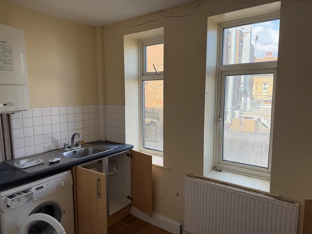 Lot: 96 - FREEHOLD VACANT SHOP AND MAISONETTE IN NEED OF REFURBISHMENT AND REPAIR -